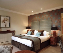 amazing-cozy-bedroom-hotel-room